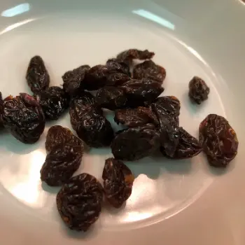 Fresh Brown Raisins